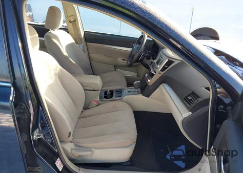 2014 Subaru Legacy 2.5I Premium из США, поврежденный, VIN 4S3BMBC61E3037802